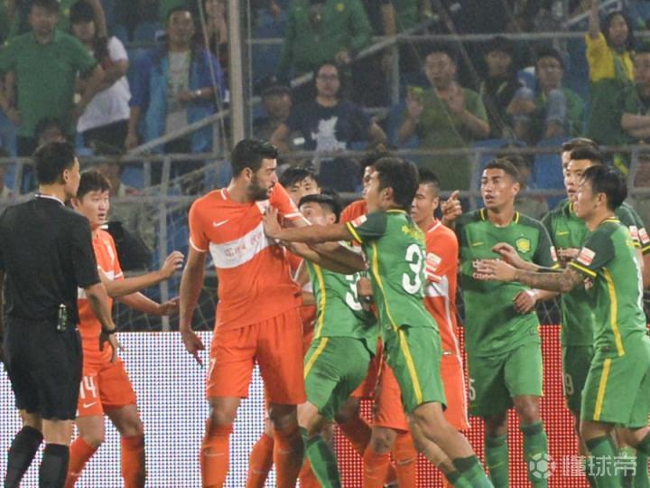 今晨英超传出新动向；本菲卡豪取连胜；管理层表态：赛场秩序良好；心理建设被强调的简单介绍