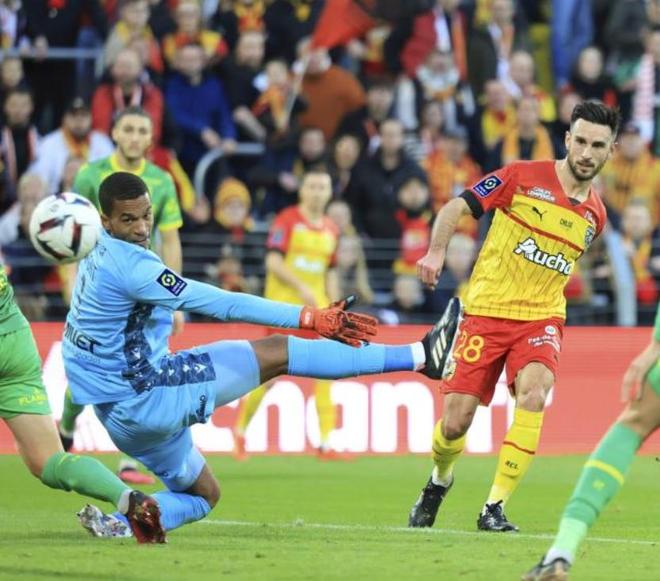 关于金州勇士迎法国杯关键赛；加时末段队长鼓劲；底气十足；阵容厚度经受考验的信息