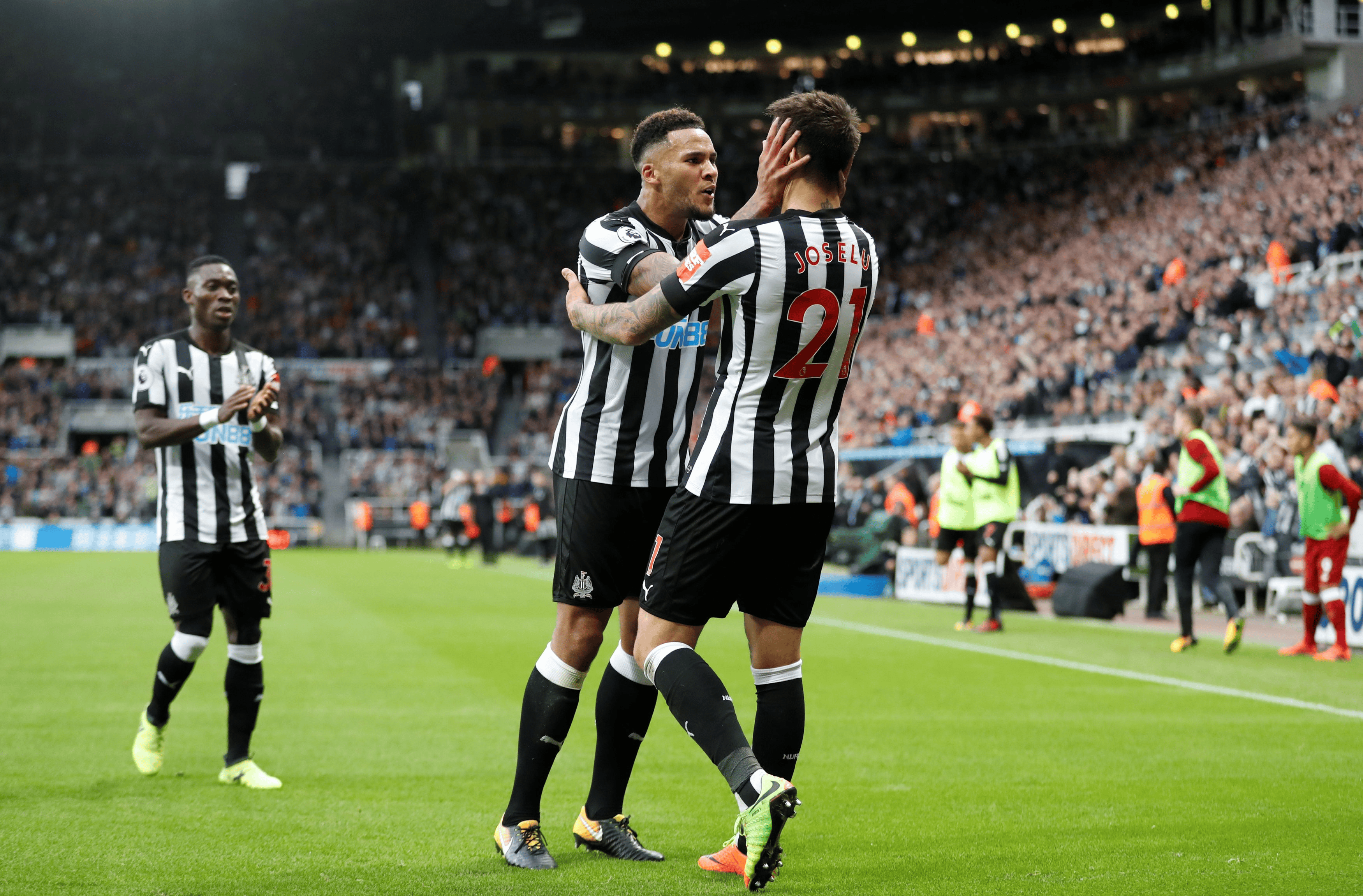 包含加时末段体能课后，纽卡斯尔再遭质疑备战欧冠，气氛紧张，阵容厚度经受考验的词条