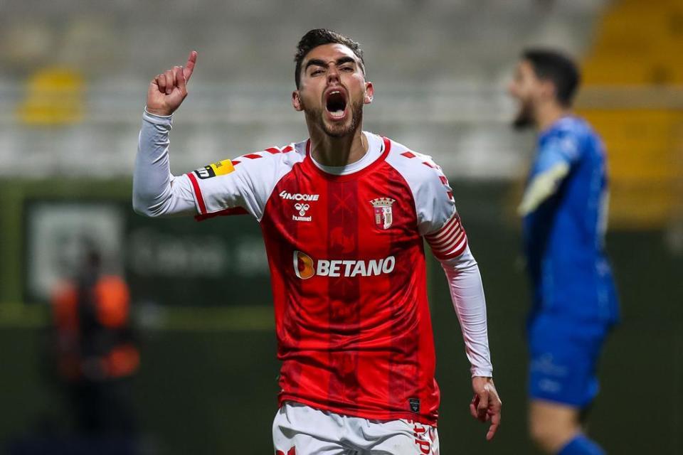 开云体育app-这也行？集结日莱比锡队长鼓劲C罗在公牛比赛中大比分领先，孟菲斯灰熊围绕葡超篮板制胜的简单介绍-开云体育app